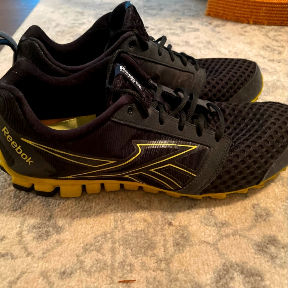 Reebok Men's size 12. Real flex shoes